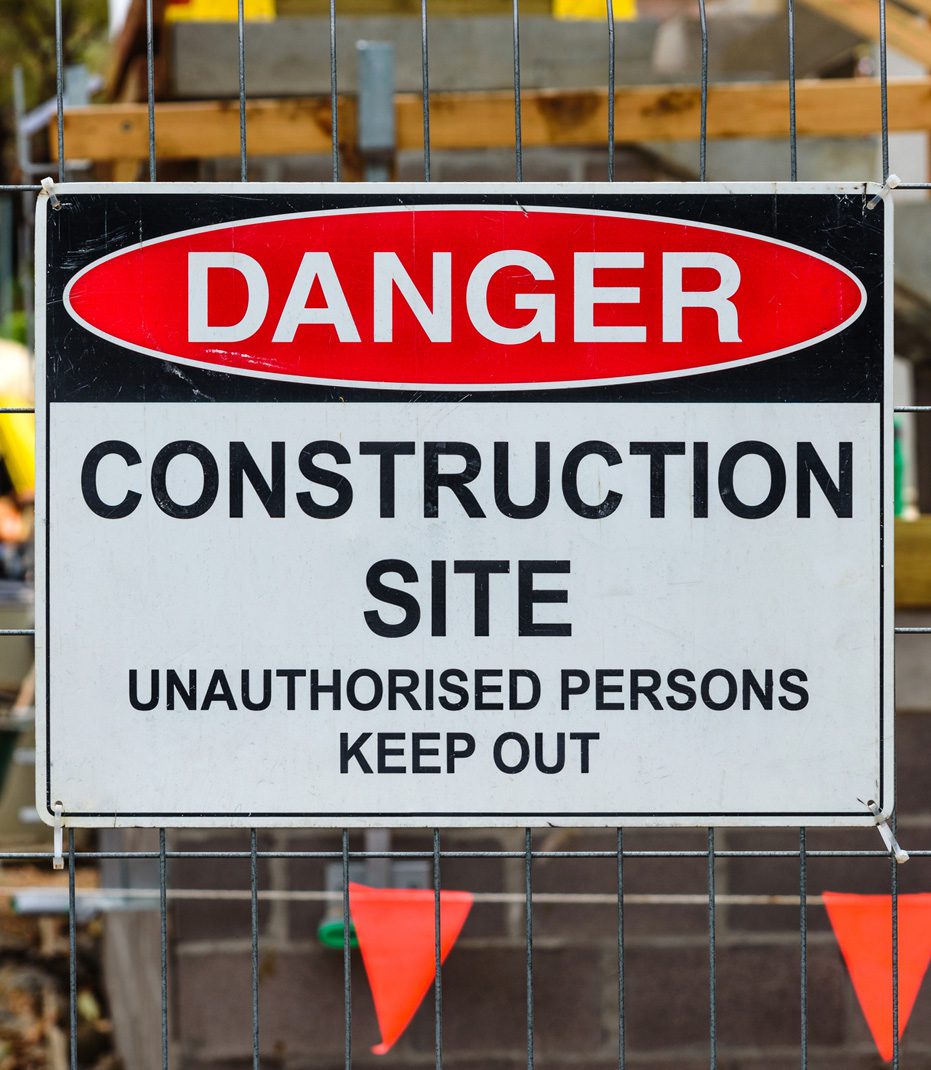 Warning-sign-on-construction-site-fence-to-prevent-child-injuries