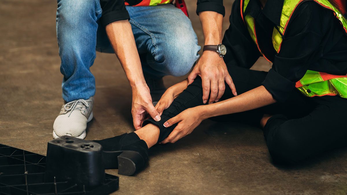 Warehouse-worker-falling-from-height-while-working